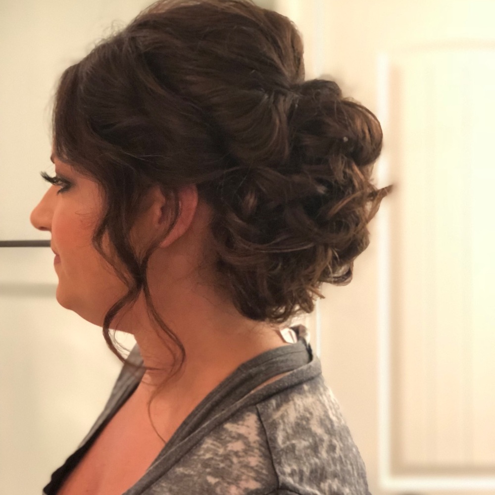 I am a wedding hair and makeup artist - Picture 7 of 8